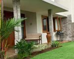 thumbnail-rumah-graha-family-dekat-wiyung-pakuwon-indah-citraland-0