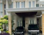 thumbnail-rumah-pakuwon-indah-dekat-graha-family-citraland-wiyungroyal-residence-0