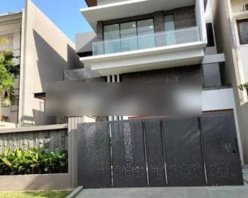 Rumah citraland dekat graha family Pakuwon indah wiyung royal residence